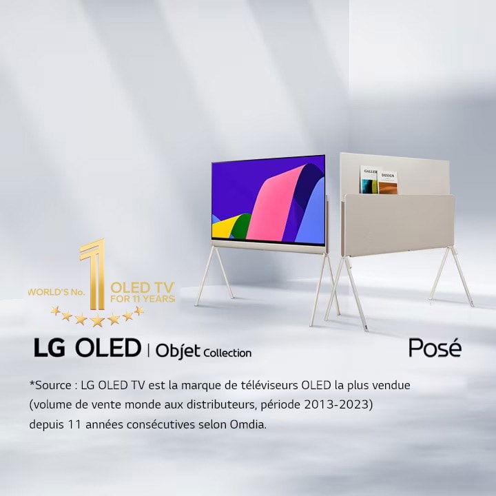 Deux téléviseurs LG Posé placés l'un à côté de l'autre à un angle de 45 degrés. L'un vu de face montrant des œuvres d'art abstraites colorées à l'écran et l'autre vu de derrière pour mettre en valeur son arrière polyvalent. L’emblème 10 ans N°1 des téléviseurs OLED est également visible à l’image.