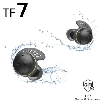 TONE Free fit 耳機被水及水滴濺到。