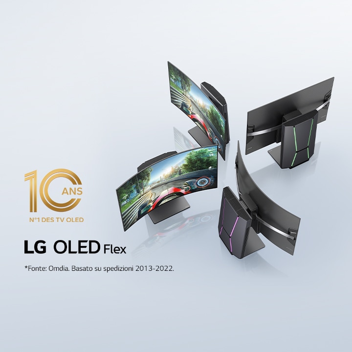 Quattro TV LG OLED Flex uno accanto all’altro con un angolo di 45 gradi. Ciascuno presenta un livello diverso di curvatura. Vista frontale di due TV con un videogioco di auto da corsa sullo schermo e vista posteriore di due TV che mette in evidenza il Fusion Lighting.