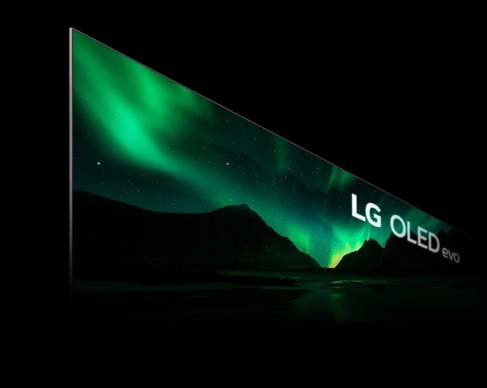 LG OLED evo TV Display auf schwarzem Hintergrund.