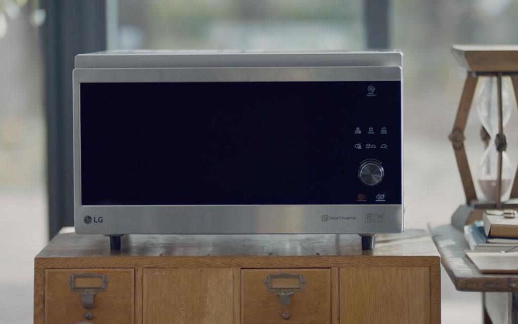 A front view of LG NeoChef microwave