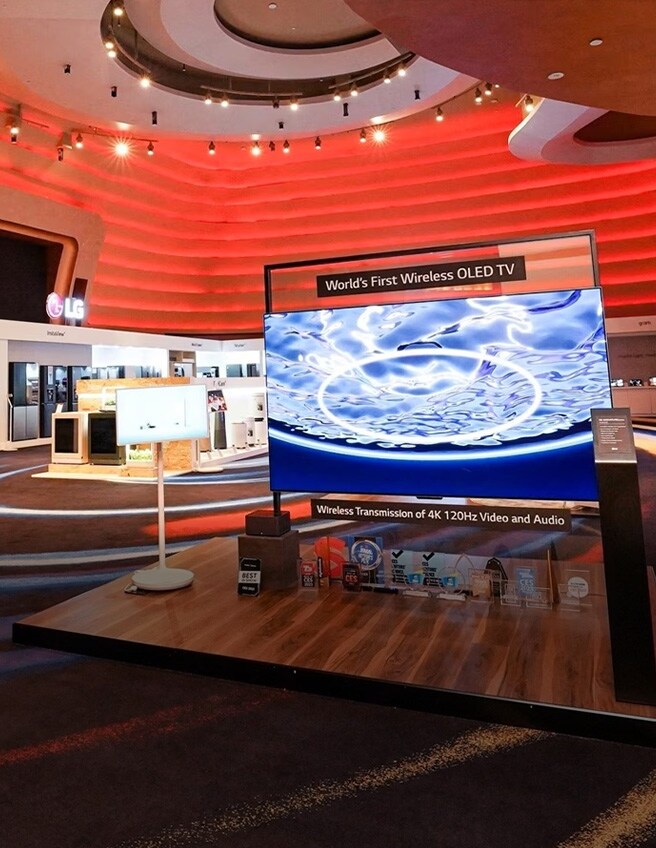 Στην έκθεση LG Showcase 2023, παρουσιάζονται διάφορα προϊόντα LG και συγκεκριμένα μπορείτε να δείτε την πρώτη ασύρματη τηλεόραση OLED της LG στον κόσμο.