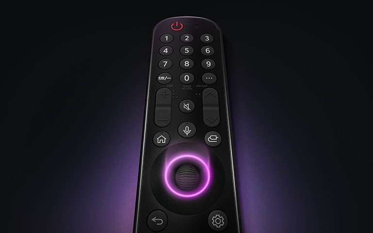 Frigjør deg fra begrensningene til gammeldagse knapper. LG Magic Remote låser opp all den smarte funksjonaliteten til din LG TV med et klikk, rull eller stemmen din.