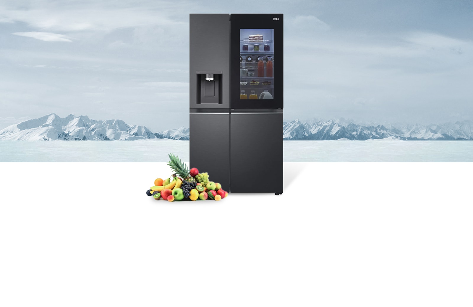 Hình ảnh tủ lạnh và trái cây ở phía trước hình nền Bắc Cực.