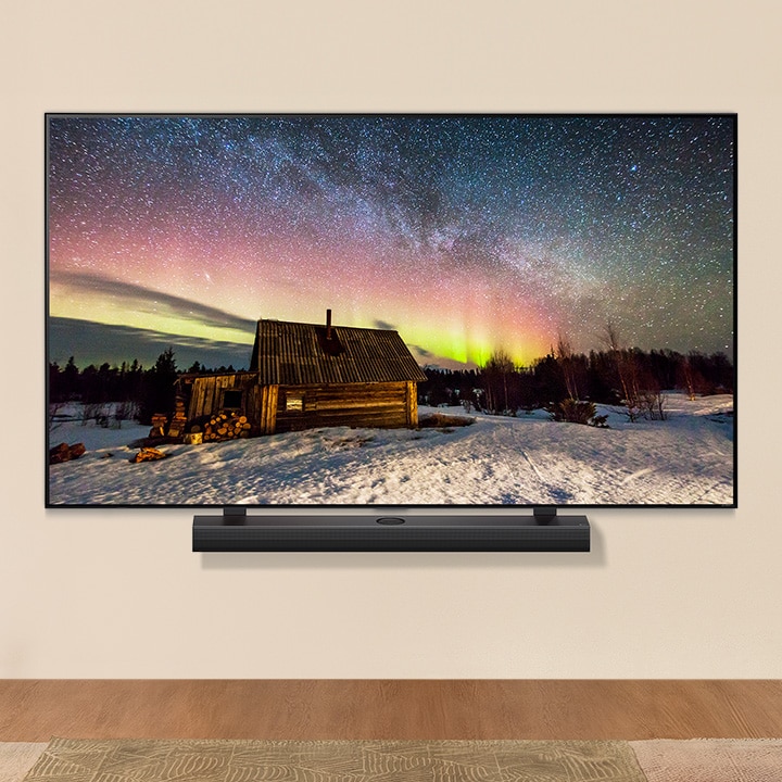 LG TV và LG Soundbar trong không gian sống hiện đại vào ban ngày. Hình ảnh màn hình cực quang được hiển thị với mức độ sáng lý tưởng.